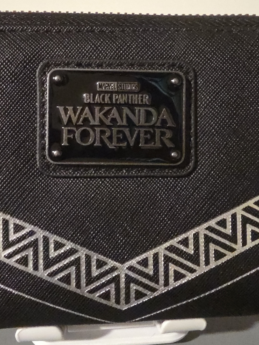 LOUNGEFLY Black Panther "Wakanda Forever" Black Zip Wallet - Picture 2 of 8